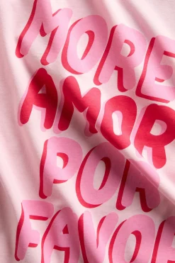 T-shirt med tryck "More amor por favor"