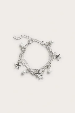 Tvåradigt armband med berlocker