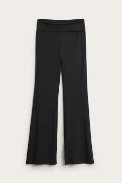 Utsvängda yoga pants