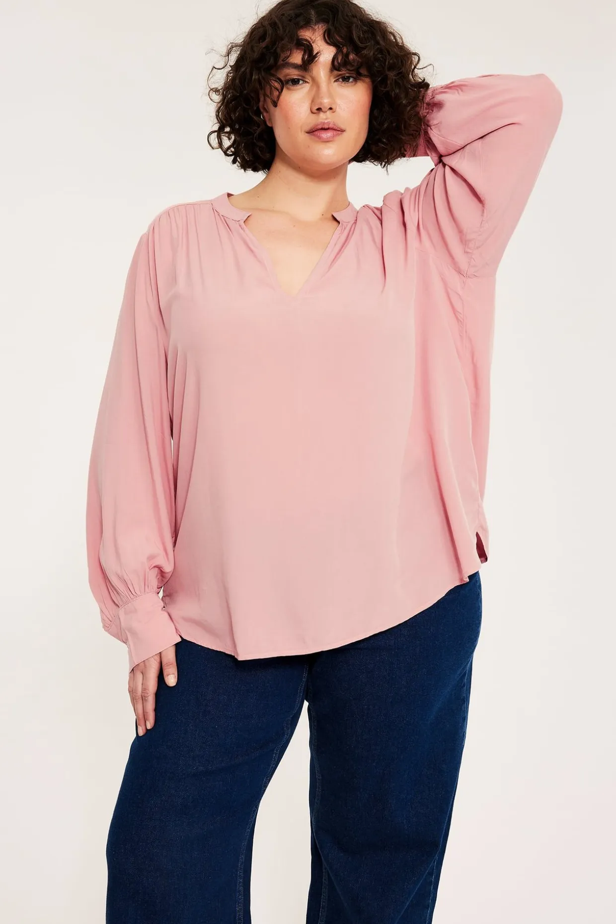 V-ringad blus