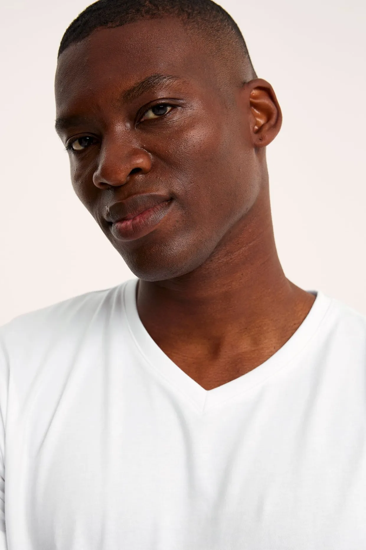 V-ringad t-shirt i bomull