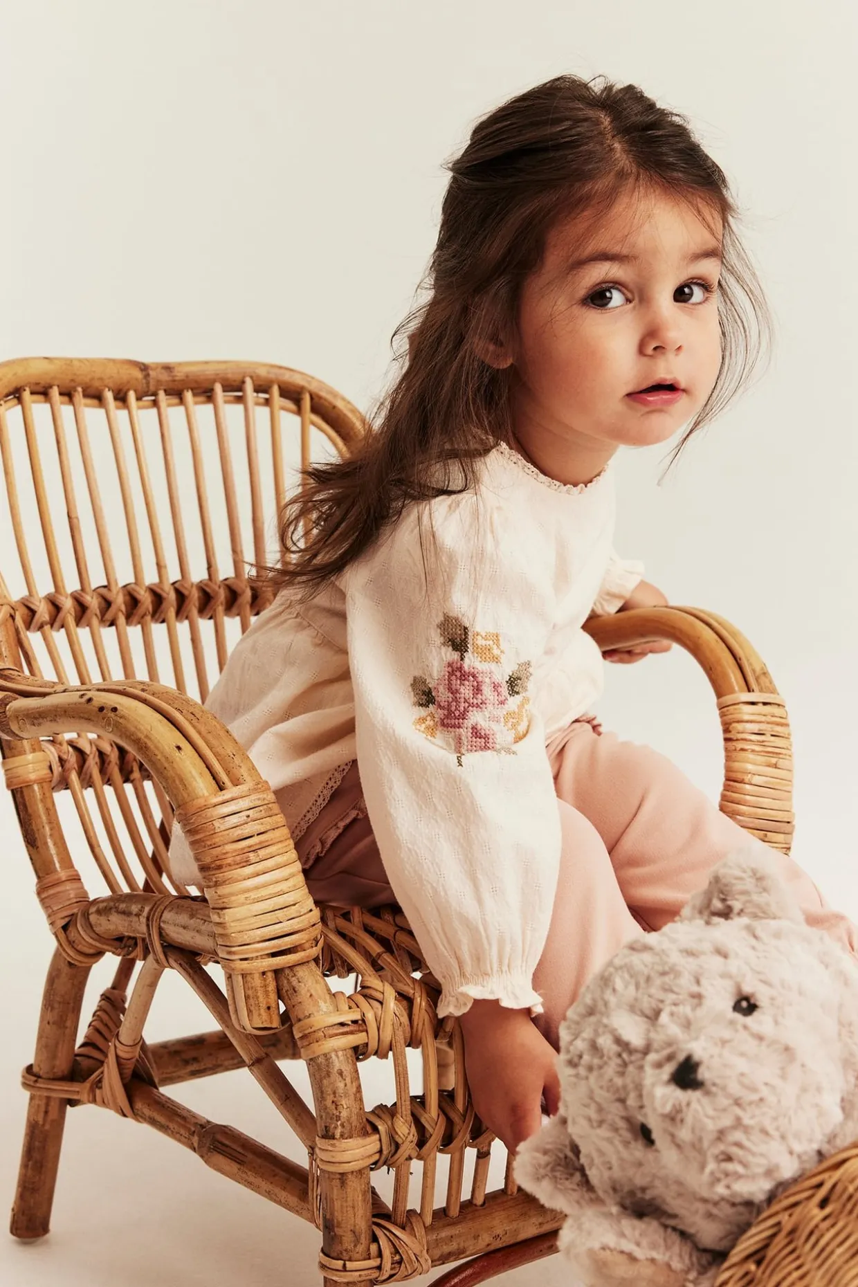 Vävd body med blombroderi
